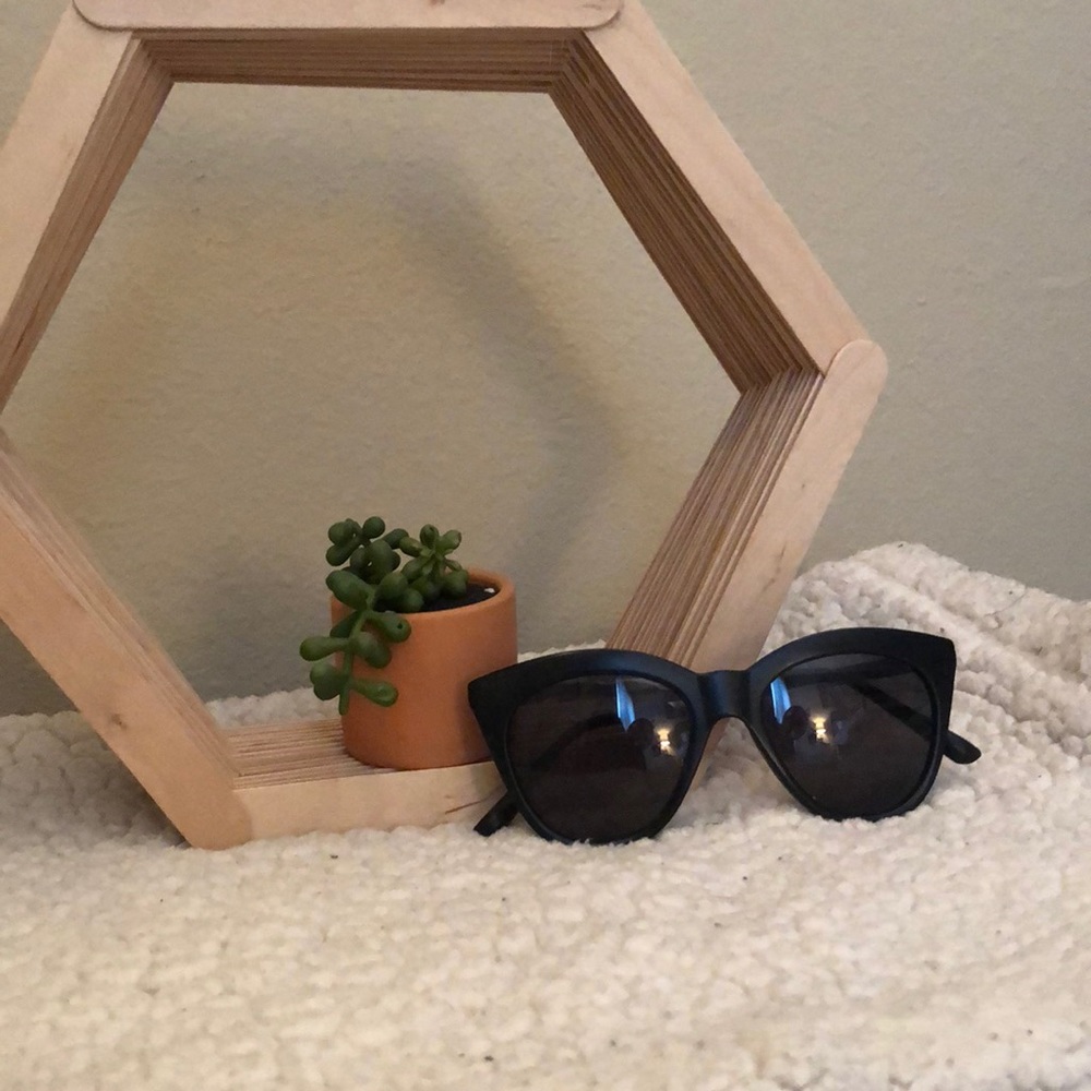 Cat eye sunglasses